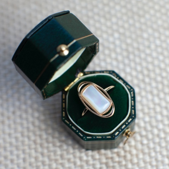 Oval Sea Shell Gold Statement Ring - Picture 11 of 15